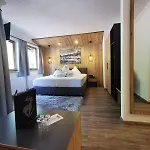 Moderle Hotel 4*